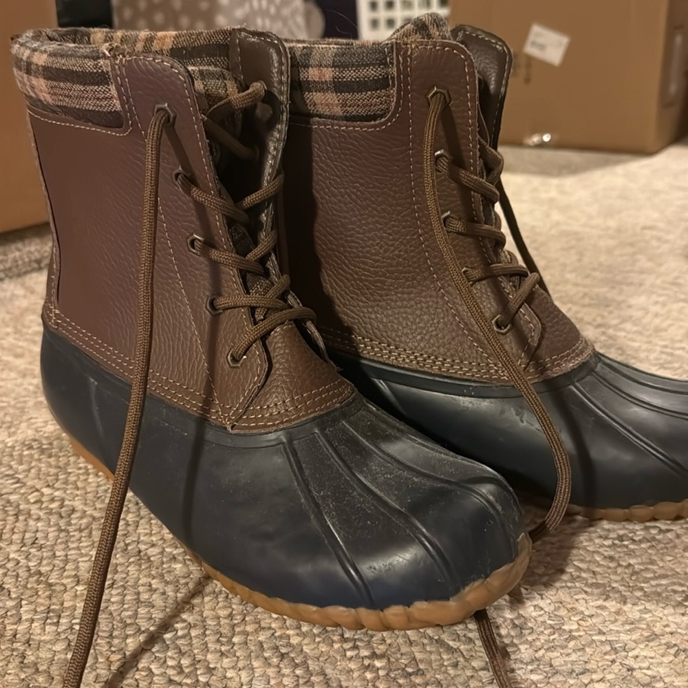 Women’s original Sporto duck boots size 9